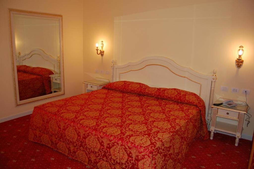 Hotel Motel Gold Calcinate 외부 사진